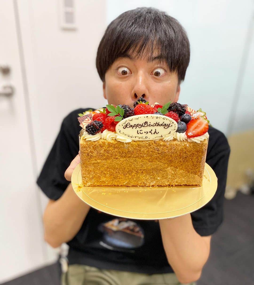 西村真二さんのインスタグラム写真 - (西村真二Instagram)「* 誕生日の今日は白髪染めからスタート！ みなさん沢山のお祝いメッセージ本当にありがとうございます！ 何よりおかん産んでくれてほんまにありがとう！ 30代ラストも日頃から応援してくれる皆さんやお世話になっている方々に恩返し出来るように全身全霊頑張りますので僕を信じてください！」6月30日 15時15分 - shinji_nishimura0630