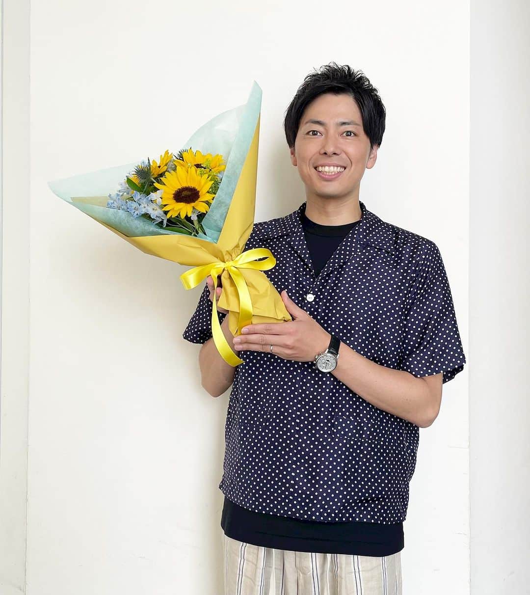 西村真二のインスタグラム：「* 誕生日の今日は白髪染めからスタート！ みなさん沢山のお祝いメッセージ本当にありがとうございます！ 何よりおかん産んでくれてほんまにありがとう！ 30代ラストも日頃から応援してくれる皆さんやお世話になっている方々に恩返し出来るように全身全霊頑張りますので僕を信じてください！」