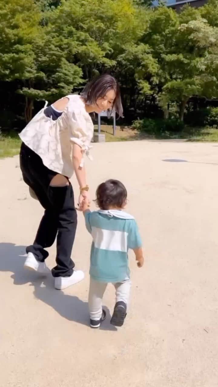 島袋聖南のインスタグラム：「ホットペッパービューティーでいつも通っている美容院が便利でお得に予約できるの！！✨ 30分ごとの空き状況が分かるから、いきつけの美容室もスケジュールの空いている日時で自由に予約できる🫶🏻 イメチェンしたよ🧡 @hotpepperbeauty_hair  #ホットペッパービューティー  #Hotpepperbeauty #PR」