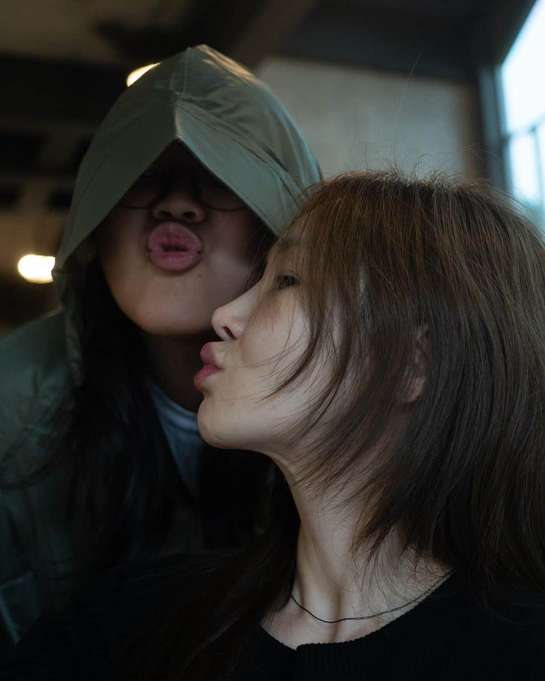 ユン・ヘジンのインスタグラム：「찍고보니 엄죤 무섭.... #어제」