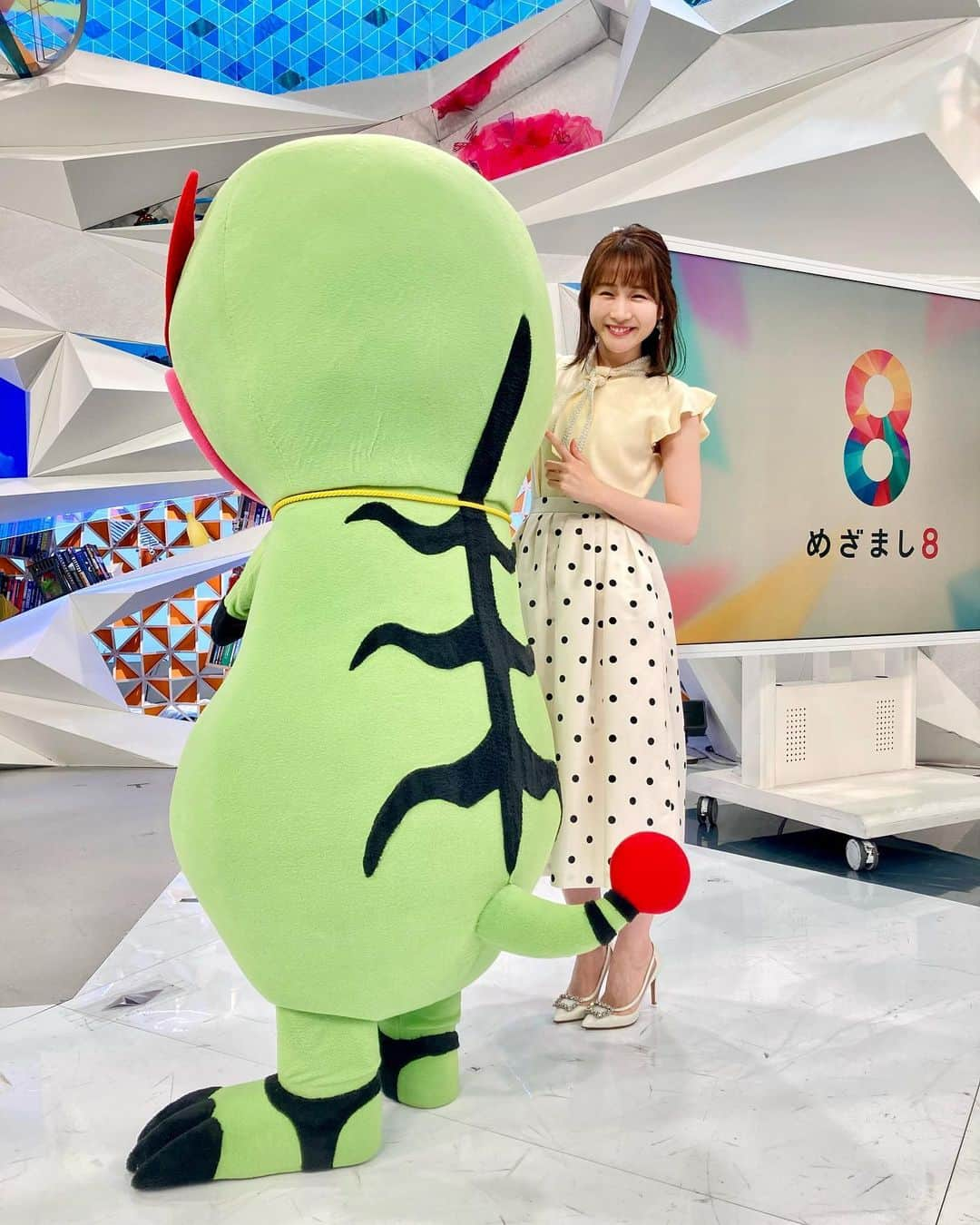 フジテレビ「めざまし8」さんのインスタグラム写真 - (フジテレビ「めざまし8」Instagram)「. 🖼️きょうのきっしーは🖼️ ｡*⑅୨୧┈┈┈┈┈┈┈┈┈┈┈ ୨୧⑅*｡  岸本理沙です🐿️  きょうのトラリポで紹介したAIアート🎨 実は似顔絵を描くのが好きなので、気になりました👀体験してみた〜い👩‍🎨  誰もかまってくれなくて寂しそうなくらもんの背中📷  ｡*⑅୨୧┈┈┈┈┈┈┈┈┈┈┈ ୨୧⑅*｡  ラメのリボンタイがポイント🎗️ノースリーブニスカート🐈‍⬛  ::::::::::୨୧::::::::::୨୧::::::::::୨୧:::::::::::  💛トップス @joint_space  🐈‍⬛スカート @lialapg 💠アクセサリー @abiste_official  #めざまし8 #岸本理沙 #きっしー #衣装 #fashion #fashionstyle #ootd」6月30日 15時23分 - mezamashi8.tv