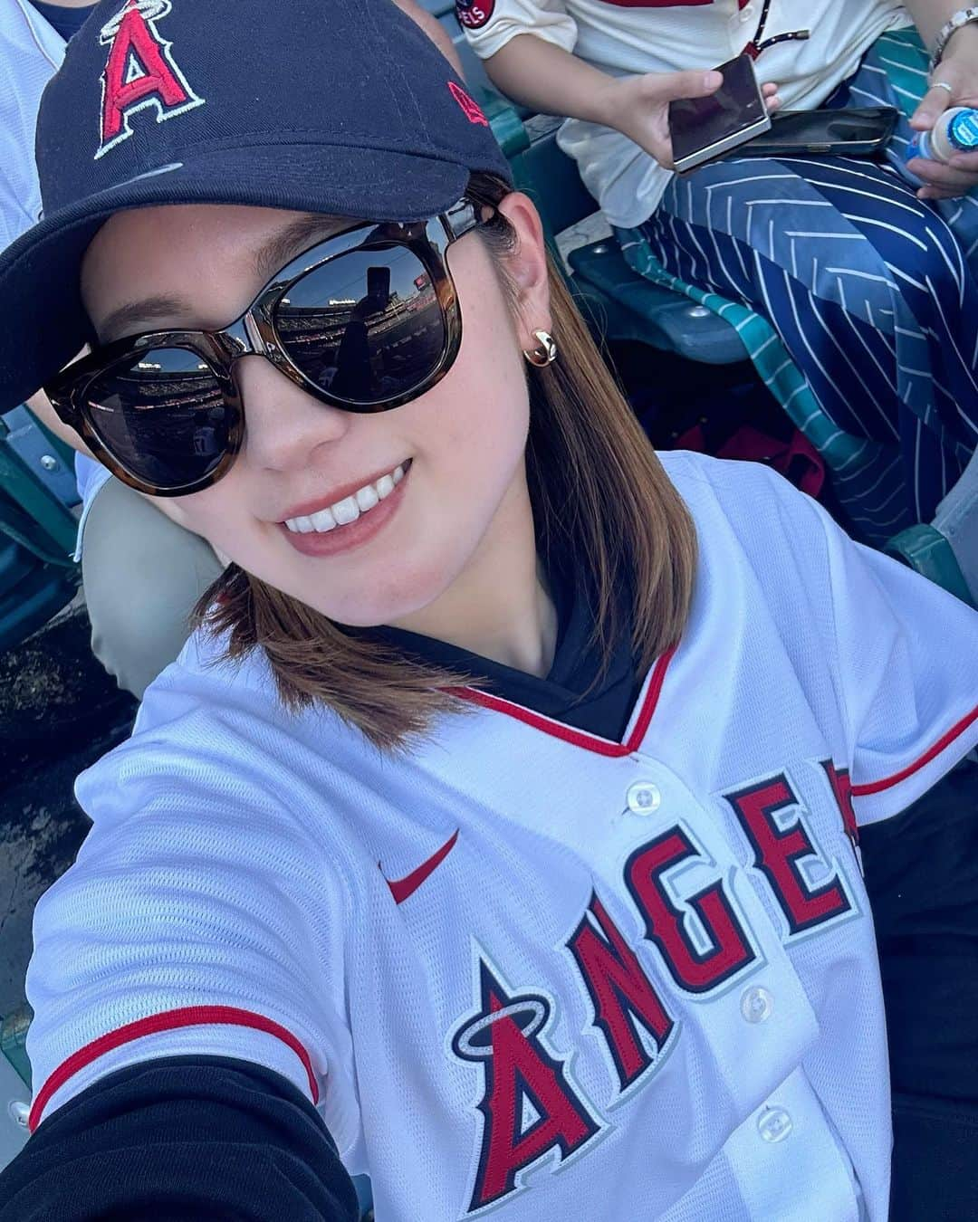 西村優菜さんのインスタグラム写真 - (西村優菜Instagram)「⚾️🇺🇸 ⁡ 先日オフの日、念願のAngel Stadium へ🏟️ ⁡ 大谷さん先発登板の日。 投げては打って、大忙しそうだった〜 ホームランも2本と、キャリア初のメモリアルな1日を 堪能してきました🤤 チームも勝利！感動の嵐でございました。 ⁡ この日は #ohtanigiveaway というおまけ付きで… 本当にご褒美みたいな1日でした🫶🏼 ⁡ また頑張ろうって思えました☺︎ ⁡ #Angels ⁡ ⁡」6月30日 15時35分 - yunapan_02