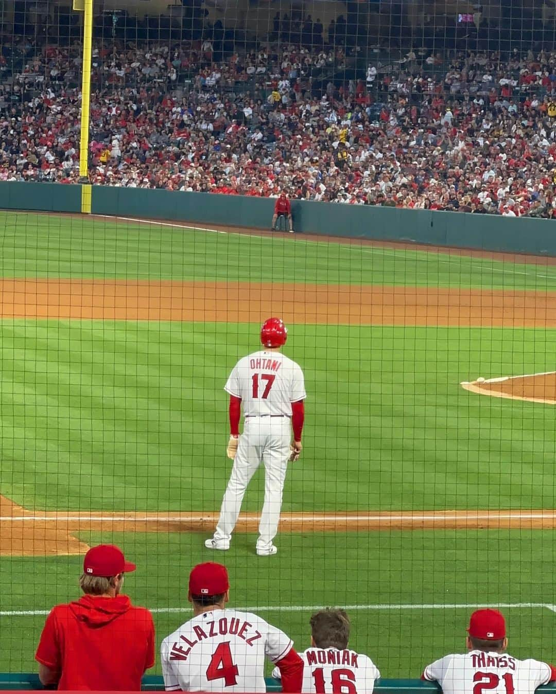 西村優菜さんのインスタグラム写真 - (西村優菜Instagram)「⚾️🇺🇸 ⁡ 先日オフの日、念願のAngel Stadium へ🏟️ ⁡ 大谷さん先発登板の日。 投げては打って、大忙しそうだった〜 ホームランも2本と、キャリア初のメモリアルな1日を 堪能してきました🤤 チームも勝利！感動の嵐でございました。 ⁡ この日は #ohtanigiveaway というおまけ付きで… 本当にご褒美みたいな1日でした🫶🏼 ⁡ また頑張ろうって思えました☺︎ ⁡ #Angels ⁡ ⁡」6月30日 15時35分 - yunapan_02