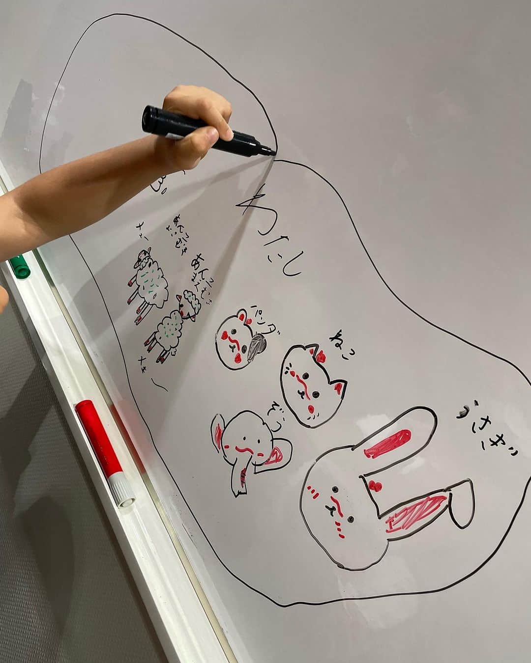 ギャル曽根のインスタグラム：「動物好きの娘のイラスト🫶🏻🫶🏻🫶🏻」