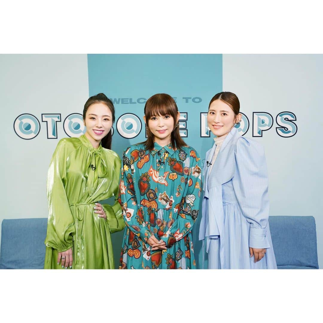 中川翔子のインスタグラム：「TOKYO MX『音ボケPOPS』リニューアル✨  新たに福田彩乃さんと真洋さんを迎えてお届けします🍓  初回は7/1(土)21:30から😁   #音ボケpops  #中川翔子  #しょこたん」