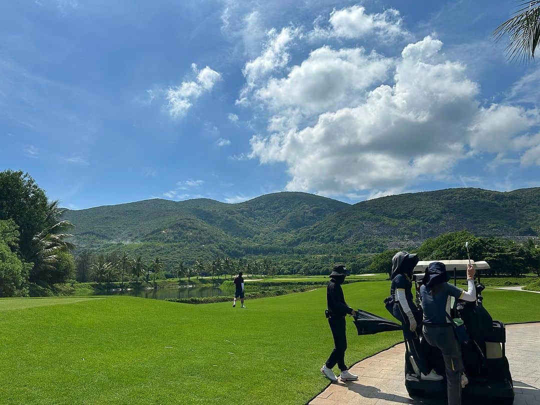 ソン・ジホさんのインスタグラム写真 - (ソン・ジホInstagram)「⛳️🦌」6月30日 15時48分 - ziffffo