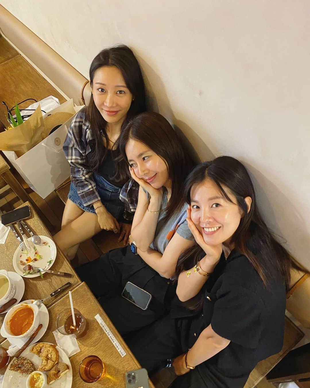 ハン・チェアさんのインスタグラム写真 - (ハン・チェアInstagram)「한 달 지난 그루 생파🩵」6月30日 15時48分 - chaea_han