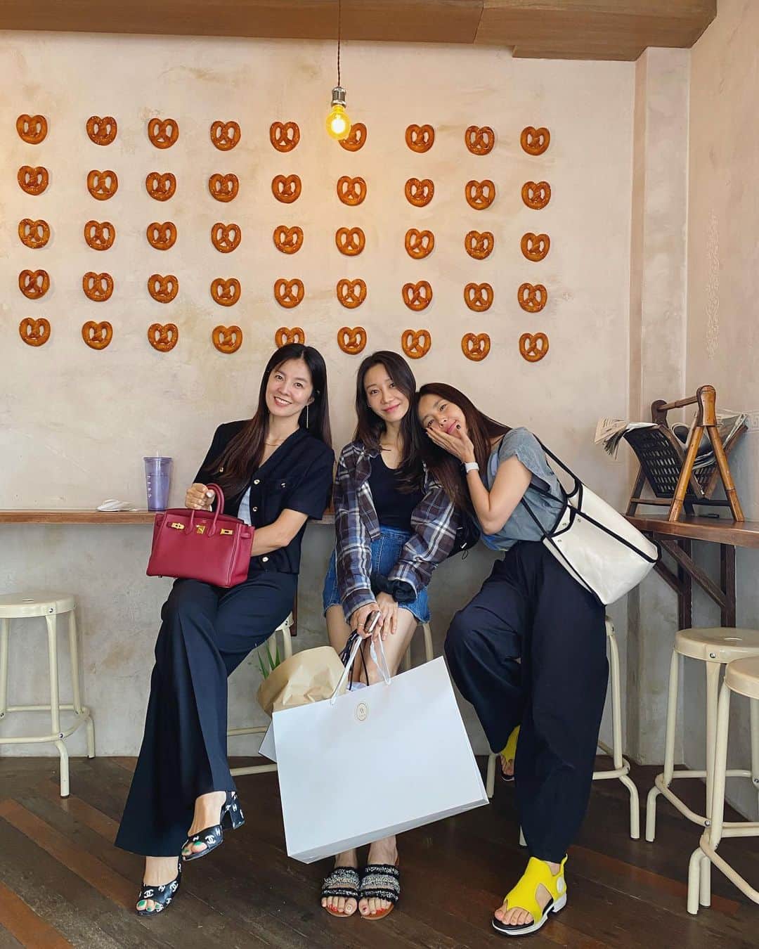ハン・チェアさんのインスタグラム写真 - (ハン・チェアInstagram)「한 달 지난 그루 생파🩵」6月30日 15時48分 - chaea_han