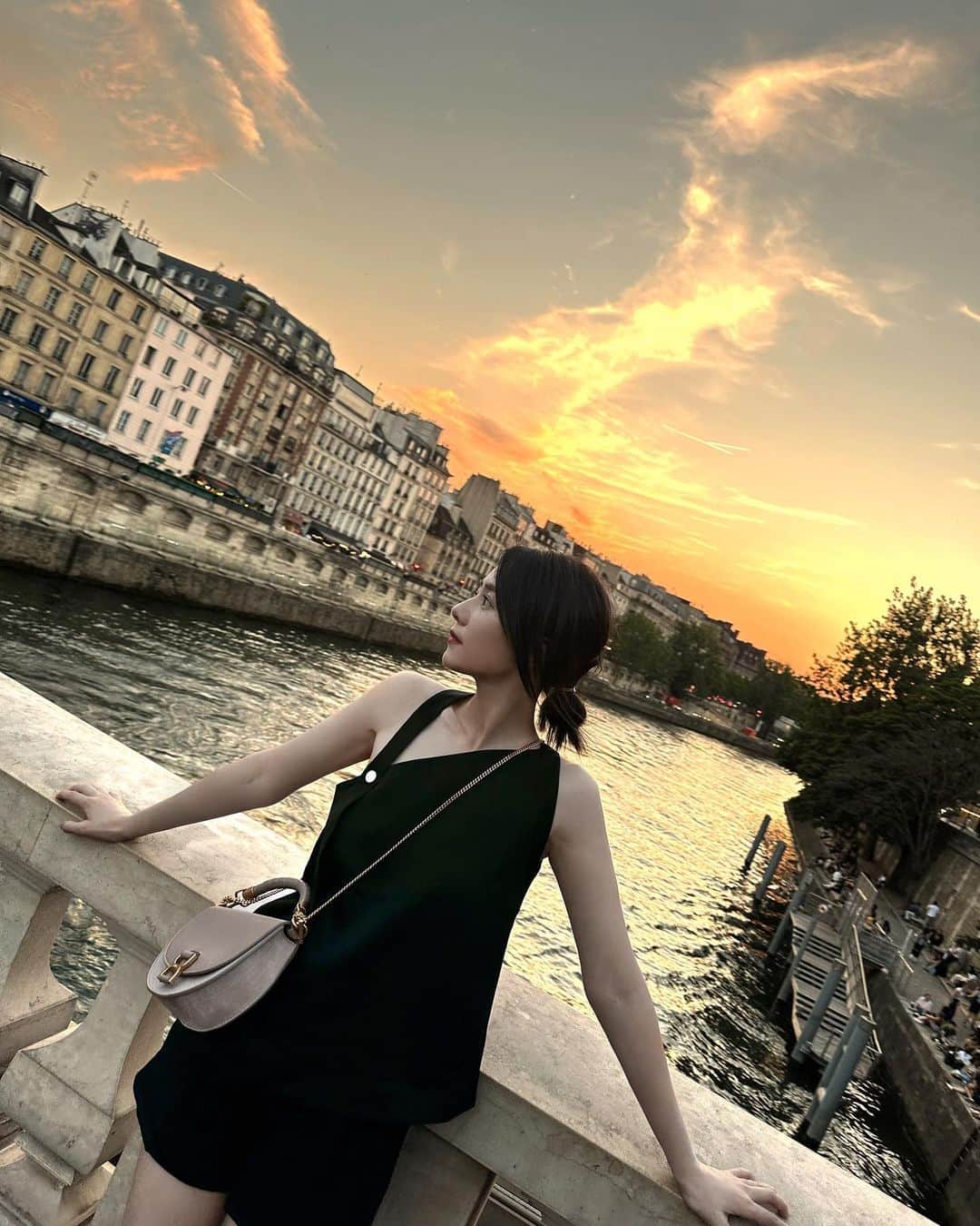 高圆圆のインスタグラム：「🌇#GOOTD」