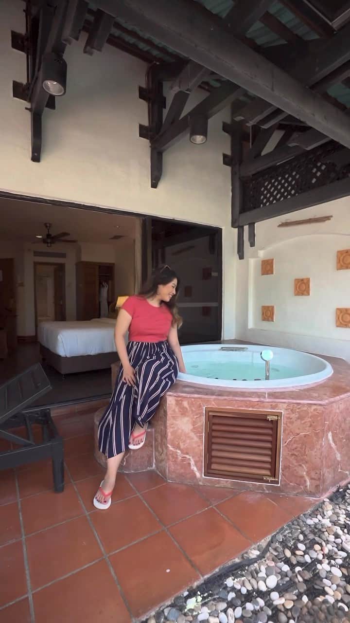 エアアジアのインスタグラム：「LAST CALL to book your ultimate beach getaway with spacious rooms, direct beach access, private jacuzzi and so much more, only at @resorts.world.kijal !  Psst, remember to use [SUPERSALE] to save 30% off ANY hotels till 2 July. Book quick!  #airasiasuperapp #airasiahotels #resortsworldkijal #exploreyourway」