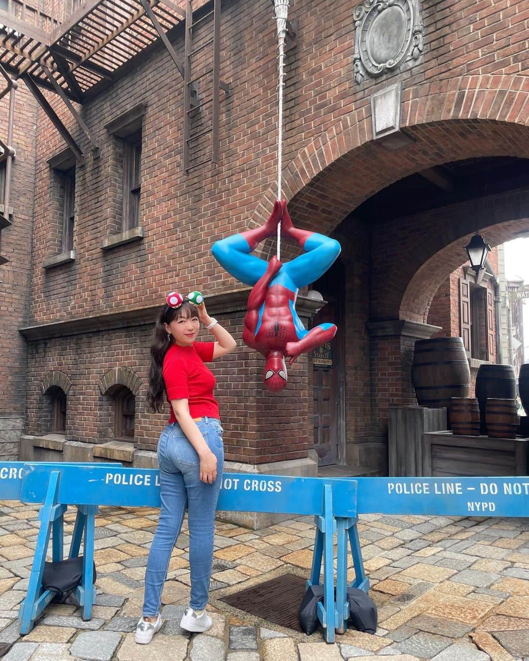 小川理子さんのインスタグラム写真 - (小川理子Instagram)「スパイダーマンとの写真撮影🕷️ これいつかLINEのアイコンにしよ♡ スパイダーマンのアトラクションが終了前に行けてよかったし、スパイダーマンにも会えて満足‼︎ 関西旅写真いっぱいあるので、ちょこちょこアップします🕷️  #スパイダーマン最高 #スパイダーマン #アメコミ #アメコミ好き #ユニバ写真部 #usj写真スポット #ポートレート写真が好き #桃尻🍑 #ジーパン女子 #ムチムチ女子 #ユニバフォトスポット #ユニバ写真 #usjphotos」6月30日 16時06分 - ogawariko11