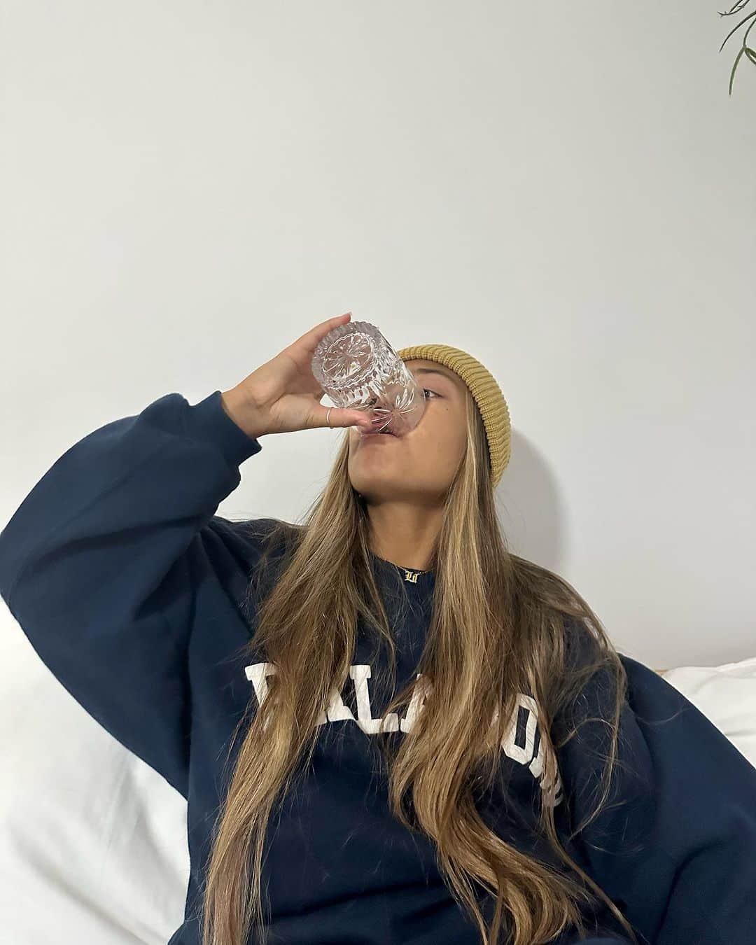 Lilliana Bowreyさんのインスタグラム写真 - (Lilliana BowreyInstagram)「My Body is super run down after the transition from Bali to Winter here in Australia. I came home straight to @livonlabs Lypo-Spheric Vitamin C to boost and support my immune system and muscle recovery. If you’re going on holidays I highly recommend bringing some!! #goforthegoo @livonlabs ❤️‍🔥」6月30日 16時38分 - lillianabowrey