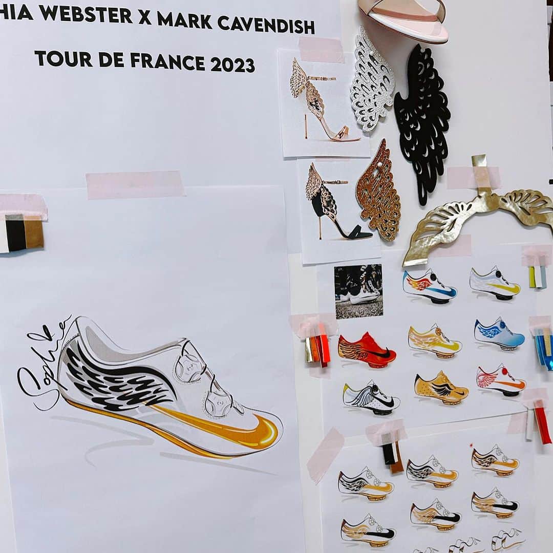 マーク・カヴェンディッシュさんのインスタグラム写真 - (マーク・カヴェンディッシュInstagram)「Mark Cavendish X Sophia Webster #TDF2023 🚴💨🏅   “What an honour it has been to design world champion cyclist, @MarkCavendish’s @Nike shoes for his momentous final Tour de France! 🚴✨ These bespoke shoes merge Mark’s speed-inspired vision of the sublime Greek god Hermes with my best-selling 'Evangeline' angel wing design, finished with an iconic gold @Nike swoosh 💫  GO CAV!! 🌟 We can’t wait to watch you fly! Sophia x “    #MarkCavendishxSophiaWebster  #Nike #MarkCavendish #SophiaWebster #TDF2023 #Nike」7月1日 3時33分 - markcavendish