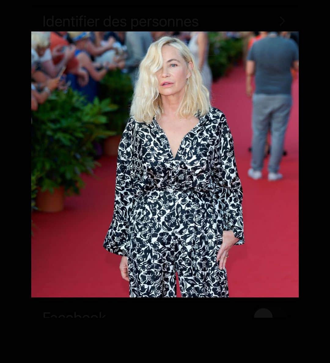 エマニュエル・ベアールのインスタグラム：「@festivaldecabourg .. @lanvin 🤍Styled by @marie_soares  @orbis.media  @johnnollet  @christinalutzmakeup …」