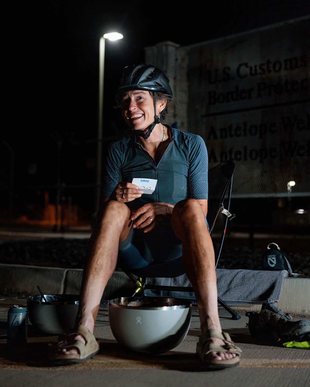 オスプレーのインスタグラム：「Congratulations to Lael Wilcox on completing the Tour Divide — as the 1st female finisher and 13th overall — in just 16 days, 20 hours, and 17 minutes! Starting in Banff and ending at the US/Mexico Border, Lael rode 2,696 miles through intense weather and extremely challenging conditions, both physically and mentally. While there were moments of doubt — the kindness and sense of community along the route helped her push through to the finish line.   We are so proud to be by your side throughout your incredible accomplishments. We look forward to what you take on next!  📷 @rugilekaladyte  #OspreyAthlete」
