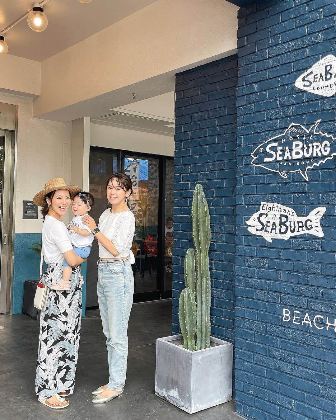 長嶺菜菜子さんのインスタグラム写真 - (長嶺菜菜子Instagram)「【自分の心地よさを選択する】 ⁡ 私がご飯を食べに行くとき 特にランチに行くときに チェックしていることは ⁡ 店内が明るいかどうか✨ 太陽の光は入ってくるか🌞 ⁡ ということ！ ⁡ 店内が明るいと 自分の気分も気持ちも明るくなるし 前向きになれる！ ⁡ 私の心地よさはそこ🤎 ⁡ だから、インスタやGoogleマップの写真は めっちゃ見まくる👀 ⁡ 味も大事だけど、 雰囲気や空間も大事💛 ⁡ ⁡ @eightmans_seaburg  この場所も 窓が大きくて、太陽の光も入って明るい 海風も通って心地良かった☺️✨ ⁡ あおいがいたから、あまりゆっくりは 出来なかったけど ⁡ 一緒にランチした @sayakahmkukuru  が見てくれて本当に助かった🥹🙏 ⁡ ⁡ ⁡ ⁡ 心地よさは人によって様々✨ ⁡ 自分の心地よさを知って 日々選択できたら最高に幸せ🤍 ⁡ ＿＿＿＿＿＿＿＿＿＿ #子供に伝えたいこと #沖縄ママ #心地よさ #日々思っていること  #アウトプット #沖縄ママライフ」7月1日 2時10分 - na7co0422