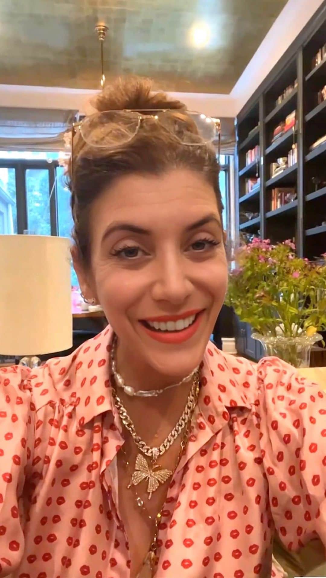 ケイト・ウォルシュのインスタグラム：「I truly wouldn’t be who I am today without all my friends & family in the LGBTQIA+ community, so to keep the #PrideMonth celebrations going I’d love to share an incredible organization with u! @Young_Women_Free strives to provide a safe and uplifting environment for young female and Trans youth of all genders in California that have experienced levels of poverty, juvenile legal and foster care systems 🏳️‍🌈🏳️‍⚧️   Give their page a follow and check out their website at YoungWomenFree.org at the link in my bio to learn how you can support 💕💪 #Pride」