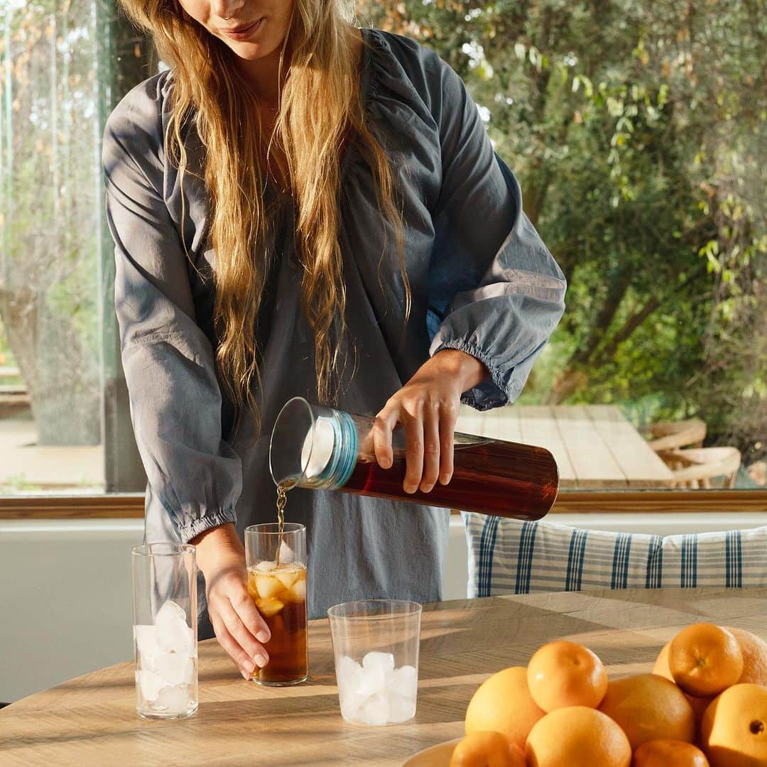 Blue Bottle Coffeeのインスタグラム：「We’re excited to share our new Hario Cold Brew Pitcher with you, just in time for all your summer celebrations and hosting. Brew a batch for Sunday brunch guests, or keep your fridge stocked with crisp, cold coffee to quench your sunny-season cravings.」