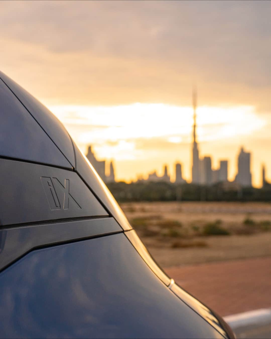 BMWさんのインスタグラム写真 - (BMWInstagram)「City views but make it electric ⚡️ 📸: @bmw_agmc The BMW iX.  #THEiX #BMW #iX」7月1日 3時00分 - bmw