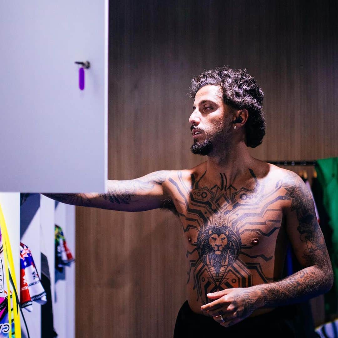 フィリッペ・トレドのインスタグラム：「Obrigado por tudo Deus! Mesmo na dificuldade não somos abandonados!  Ainda não sabemos a gravidade, mas jaja atualizo vocês! Tmj galera, obrigado por tudo! ❤️🫶🏽」