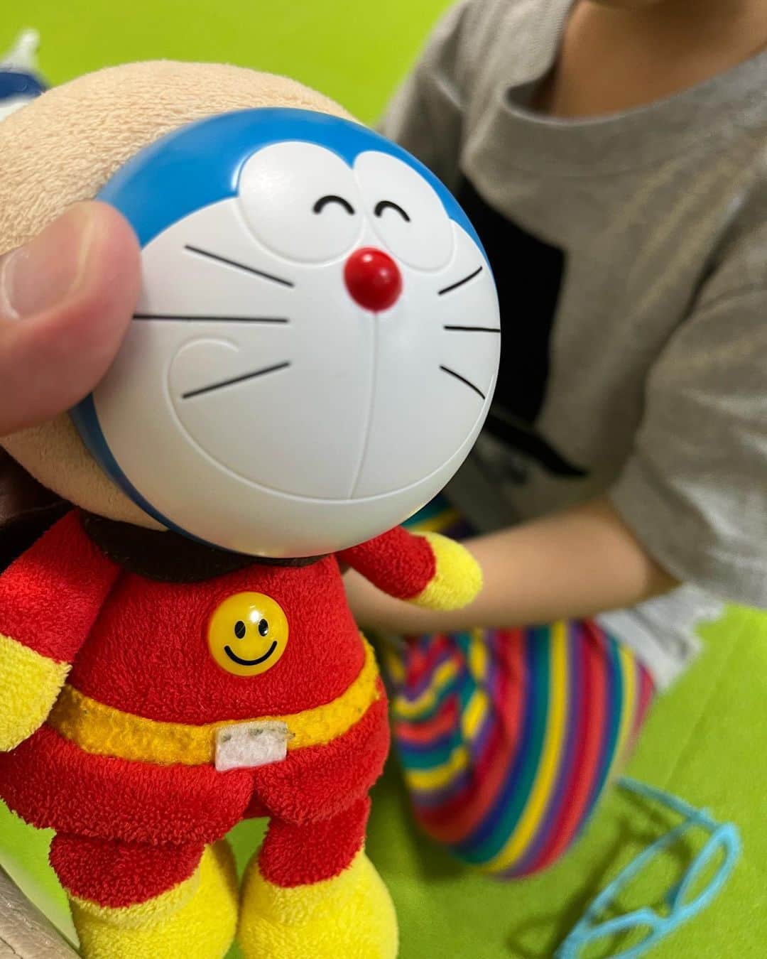 与座よしあきのインスタグラム：「息子に渡されたドラえもん。」