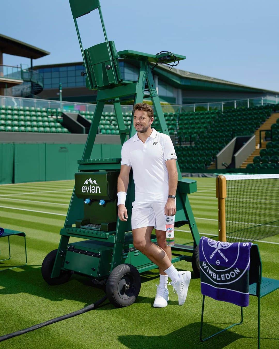 evianさんのインスタグラム写真 - (evianInstagram)「Alps sourced, Wimbledon served 🎾  As The Official Water of The Championships since 2008, evian and Wimbledon join forces in their circularity journey, to deliver Wimbledon’s first ever refillable system on court.  Players are provided with their own reusable bottles that can be refilled with evian natural mineral water, on-court and at designated player areas, including practice courts, dressing rooms and restaurants 💧  #evian #Wimbledon #tennis #Refillable」6月30日 18時32分 - evianwater