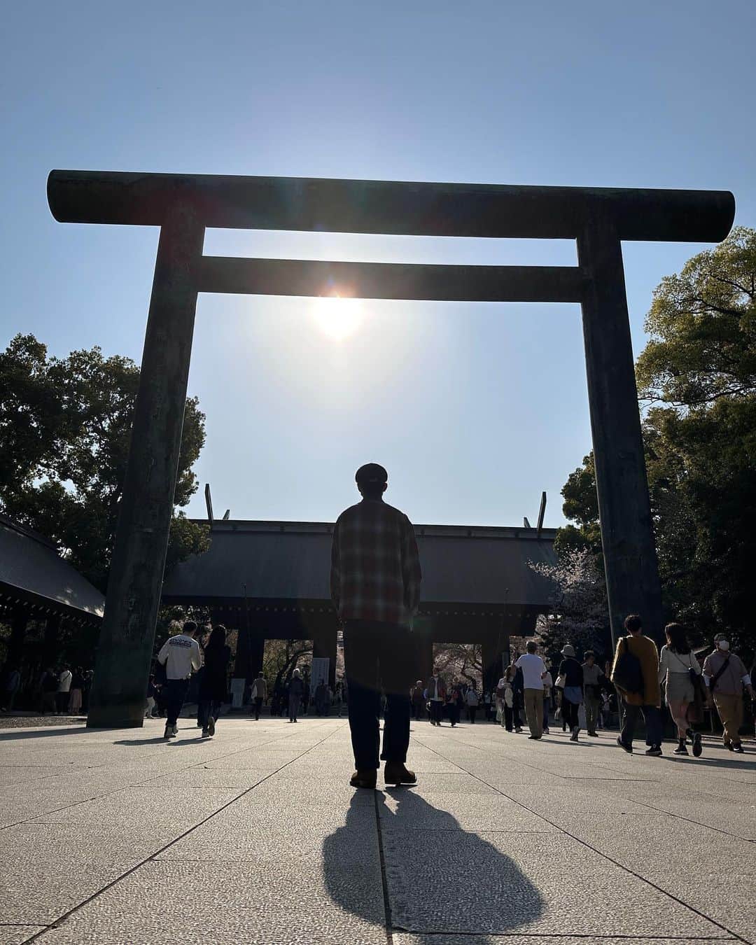 伊藤健太郎のインスタグラム：「本日26歳になりました。いま自分の周りにいてくれる人に本当に感謝しかありません。 いつもありがとう。支えてもらってます。本当に 。 そして、映画あの花も解禁となりました。 念願の特攻隊員役です。いろんな事を考えました。そして靖国神社にて、先人たちに力頂きました。 どうかよろしくお願いします👊  kentaro....」