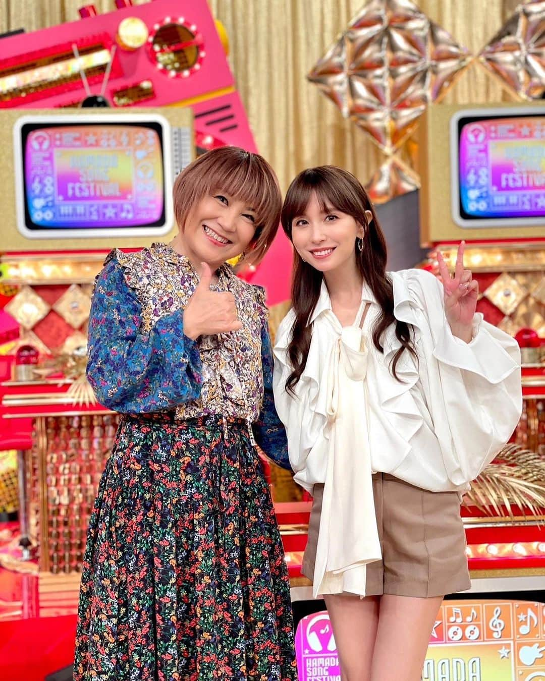 May J.さんのインスタグラム写真 - (May J.Instagram)「今夜７時から「オオカミ少年・ハマダ歌謡祭」に出演します！ 今回はディズニー&アニソンがテーマだよー🫶🫶🫶 収録が楽しすぎてテンション上がって写真で変なポーズもしちゃった😂 素敵な共演者の皆さんともお会いできて嬉しかったです🫶 実は最近、収録の間の休憩時間は　@harisenbon_haruna さんとK-popの話しで盛り上がっているよ😂 ハァ〜楽しかったー♥️ みんな絶対見てね！！📺  #ハマダ歌謡祭」6月30日 18時29分 - mayjamileh