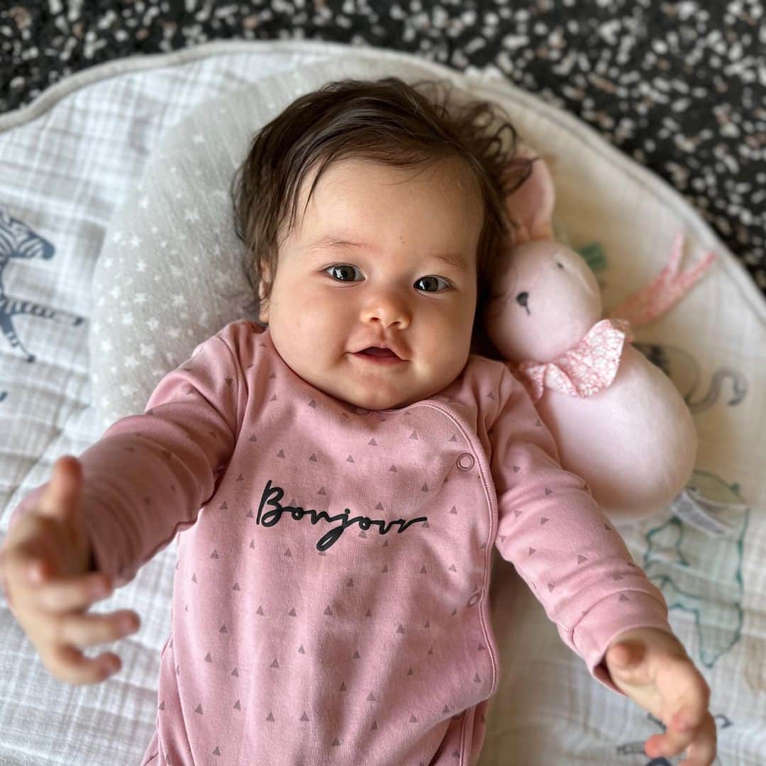 May Pakdee メイ パクディさんのインスタグラム写真 - (May Pakdee メイ パクディInstagram)「My sweet sweet Annable is growing up so fast 💕 love everyday with her xx #6monthsOld」6月30日 18時30分 - maypakdee