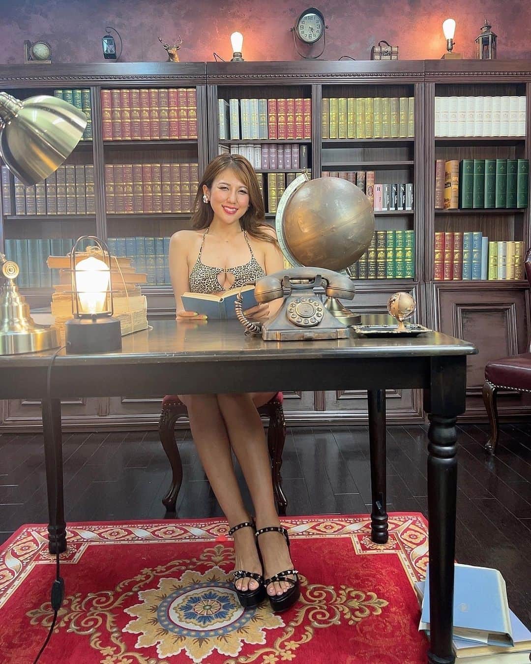 神谷麻美さんのインスタグラム写真 - (神谷麻美Instagram)「#誘惑  #secretary 🩷❤️🩷❤️✨️   #秘書 ごっこ💋💕🩷✨️」6月30日 18時30分 - asamice428