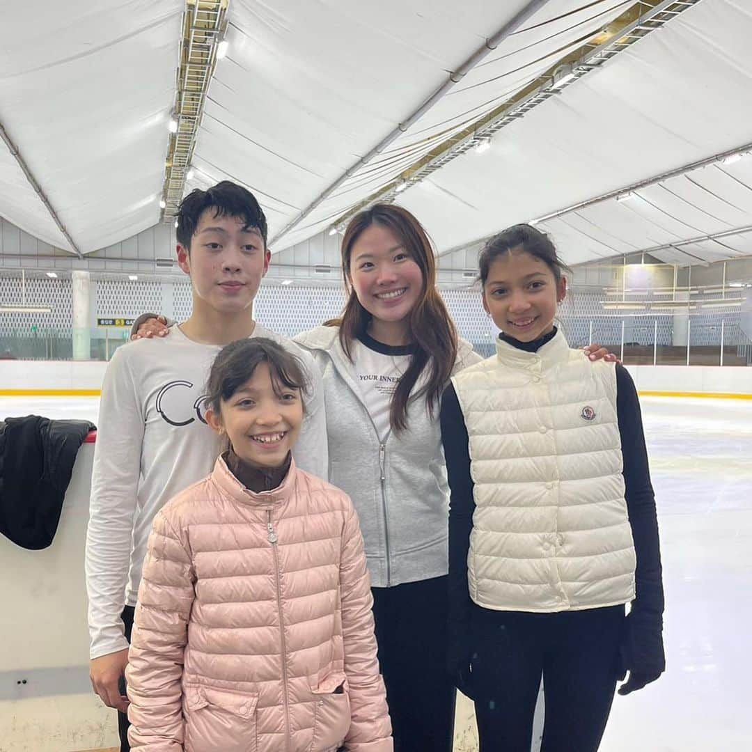 金海珍のインスタグラム：「Thank you for coming to Korea!  It was glad work with you guys🥰 . New senior SP&FS for Guan ting  New novice FS for Chloe  . #figureskating #choreo #choreography #taiwan #korea」