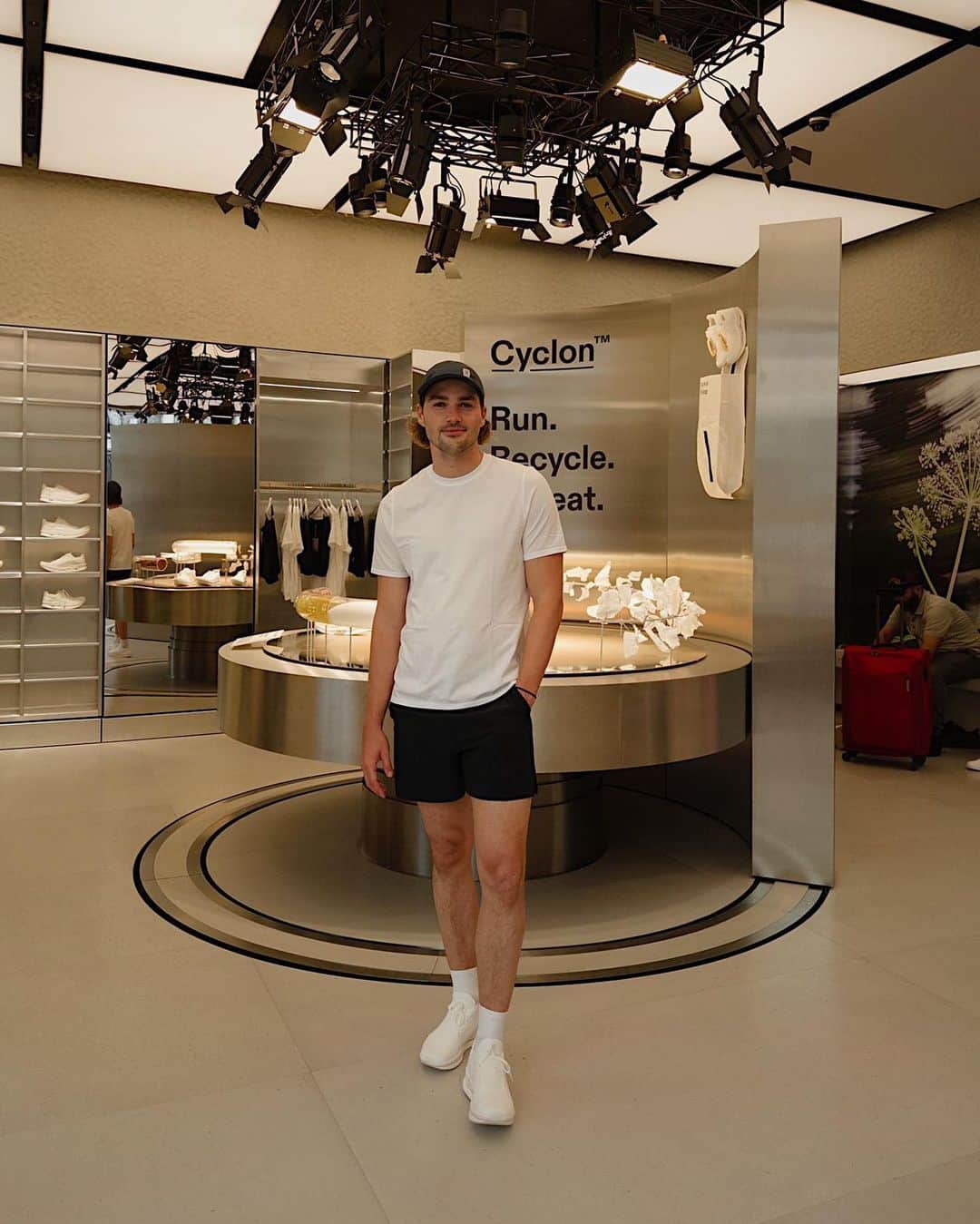 Jackson Harriesさんのインスタグラム写真 - (Jackson HarriesInstagram)「#Ad I joined @on_running for a Cyclon Community run in London to kick off my new role as an ambassador for the Cloudneo Cyclon shoes. This is a product I TRULY belive in, and I want to tell you why I think it's so revolutionary.   🏃‍♂️ The Cloudneo is a 100% recyclable, high-performance running shoe.  👟 The shoe is created entirely out of Bio-based materials. Castor Beans to precise. Yes beans!! This means all components of the shoes are easily recycled into a new pair of shoes.  ♻️ You never actually own these shoes. You subscribe to them for a monthly fee, and then once they're worn out you simply send them back and receive a new pair.  I've been a fan of @on_running since they launched and it's exciting to see a fast-growing company set such ambitious goals when it comes to sustainability and circularity. They are the first to say that they're not perfect, and they have a long way to go on their journey. But it's this sort of ambitious thinking and disruptive innovation that we need when it comes to rethinking the way we make, buy and consume.   I'm really excited to see where the Cyclon iniative goes and how ON can expand it to apply to other products in their range. Their intention is ultimately to make old products fossil-free and engineered for circularity - something I think all clothing brands should aim for! 🏃‍♂️👟♻️🔥  📸: Shot by @isseyrider」6月30日 18時33分 - jackharries