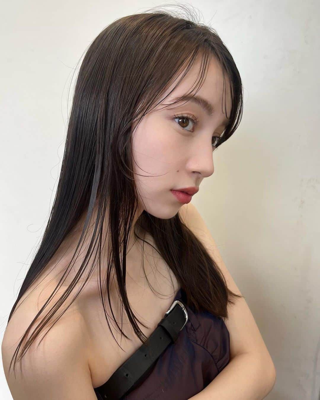 神谷侑理愛さんのインスタグラム写真 - (神谷侑理愛Instagram)「普段髪の毛おろしてること少ないから新鮮🦈 ⁡ ⁡ #作品撮り #SS #ワンピース #コーデ #夏コーデ #ファッション #ootd #夏服 #ストレートヘア #ミディアム #ヘアアレンジ #グレーアッシュ #ナチュラルメイク #04」6月30日 18時39分 - yuria_kamiya