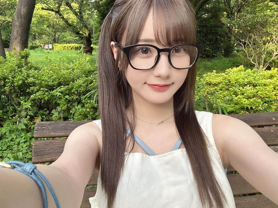 かすのインスタグラム：「#間違い探し . . レウィン行ってカラーしてもらったんだけど 夏なのでいつもより明るめに してもらいやした👶🏻🩵🩵 . .」