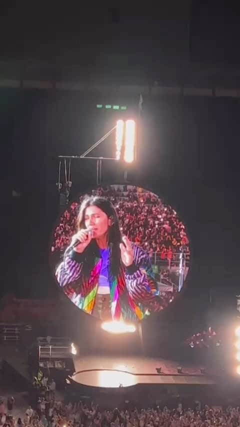 Pierre-Louis Masciaのインスタグラム：「Amazing @elisatoffoli performing at @coldplay concert in Milano wearing @pierrelouismascia bomber jacket  Thanks to: @elisatoffoli @susanna_ausoni @polycromist @coldplay #ColdplayMilan #MusicOfTheSpheresWorldTour  - @eplusestudio @cvcommunications @pascalelandot」