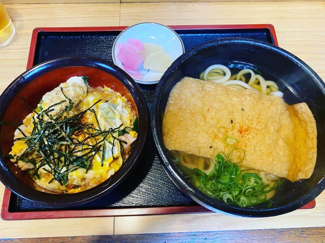 前原誠司さんのインスタグラム写真 - (前原誠司Instagram)「今日のお昼は京都市東山区三条通古川町上ルの「屋島うどん」さんに伺い、「きつねうどん」と「ミニ親子丼」をいただきました。定番の美味しさ。ご夫妻、ご馳走様でした。しかし、我ながら親子丼が好きだと呆れています。（誠）#まえはランチ　 https://tabelog.com/kyoto/A2601/A260301/26009342/」6月30日 18時56分 - seiji_maehara.official