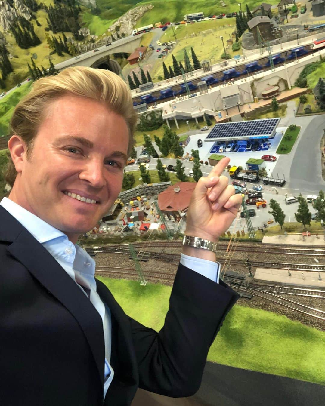 ニコ・ロズベルグのインスタグラム：「Hamburg! The most beautiful city in Germany & Vivian‘s home town. Opening the world‘s smallest charging station with @enbw_ag and electrifying the @miniaturwunderland as they are installing greentech solutions. An iconic place that showcases our everyday life on a scale of 1:87!  They are also rebuilding the Monaco F1 weekend which is awesome – swipe left.」