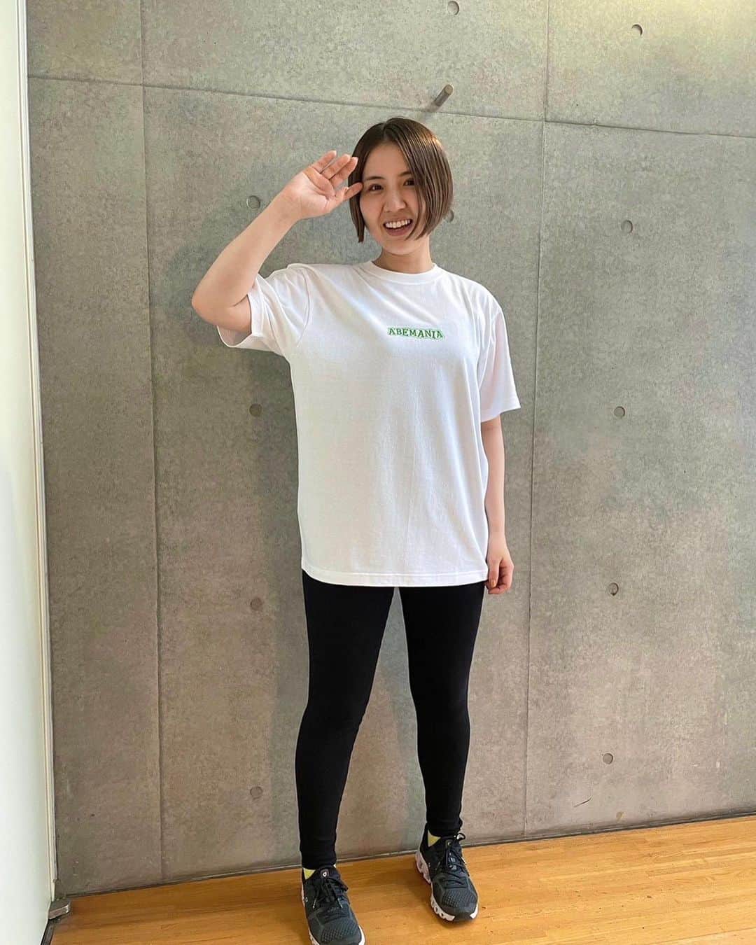 阿部真央のインスタグラム：「👕TシャツLサイズ着用（身長163cm） 🐇ステッカーと缶バッチ  #あべまにあ限定イベント2023 #阿部真央」