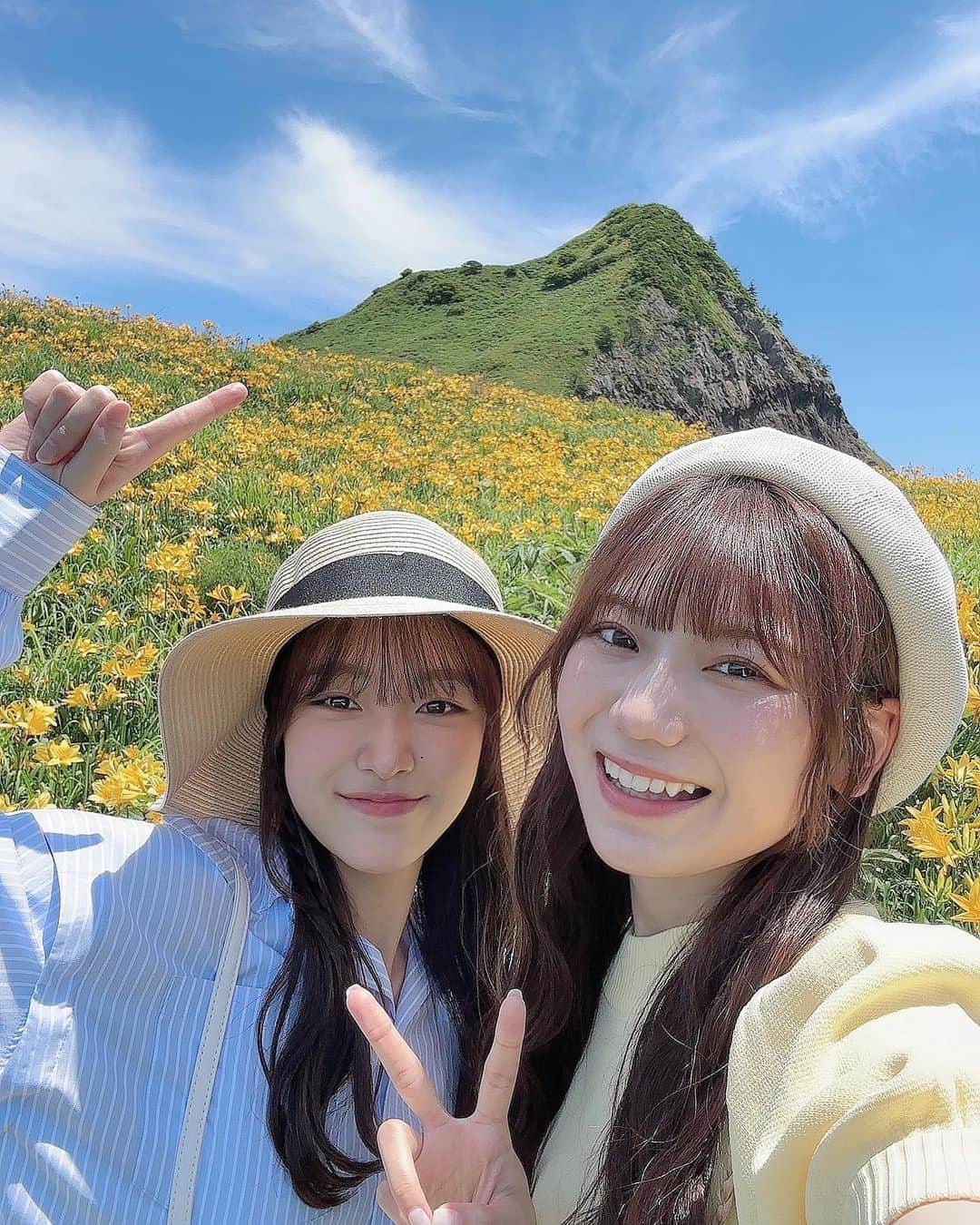 藤崎未夢さんのインスタグラム写真 - (藤崎未夢Instagram)「♡  昨日でNGT48が 1stアルバム『未完成の未来』を リリースさせていただいてからちょうど1年が経ちました🦋  アルバムのジャケット写真やミュージックビデオを 佐渡で撮影させていただいたことから “ 佐渡観光応援公式サポーター ” に任命していただき 佐渡の魅力をPRさせていただいています！  来月7月2日には 新潟日報さんの｢SADOプライド」企画にて 3期生の杉本萌ちゃんと 両津を巡った様子が掲載されます🗞✨  さまざまなアウトドア体験をさせていただいたり アルバムのジャケット写真を撮影した大野亀にも…！⛰🌼  さらに佐渡の魅力がたっぷりお伝えできると思います！  ぜひたのしみにしていてください！💫 . .  #NGT48 #新潟 #佐渡 #佐渡観光応援公式サポーター #SADOプライド #NGT48推し旅」6月30日 19時01分 - miyu_miyu_ngt48