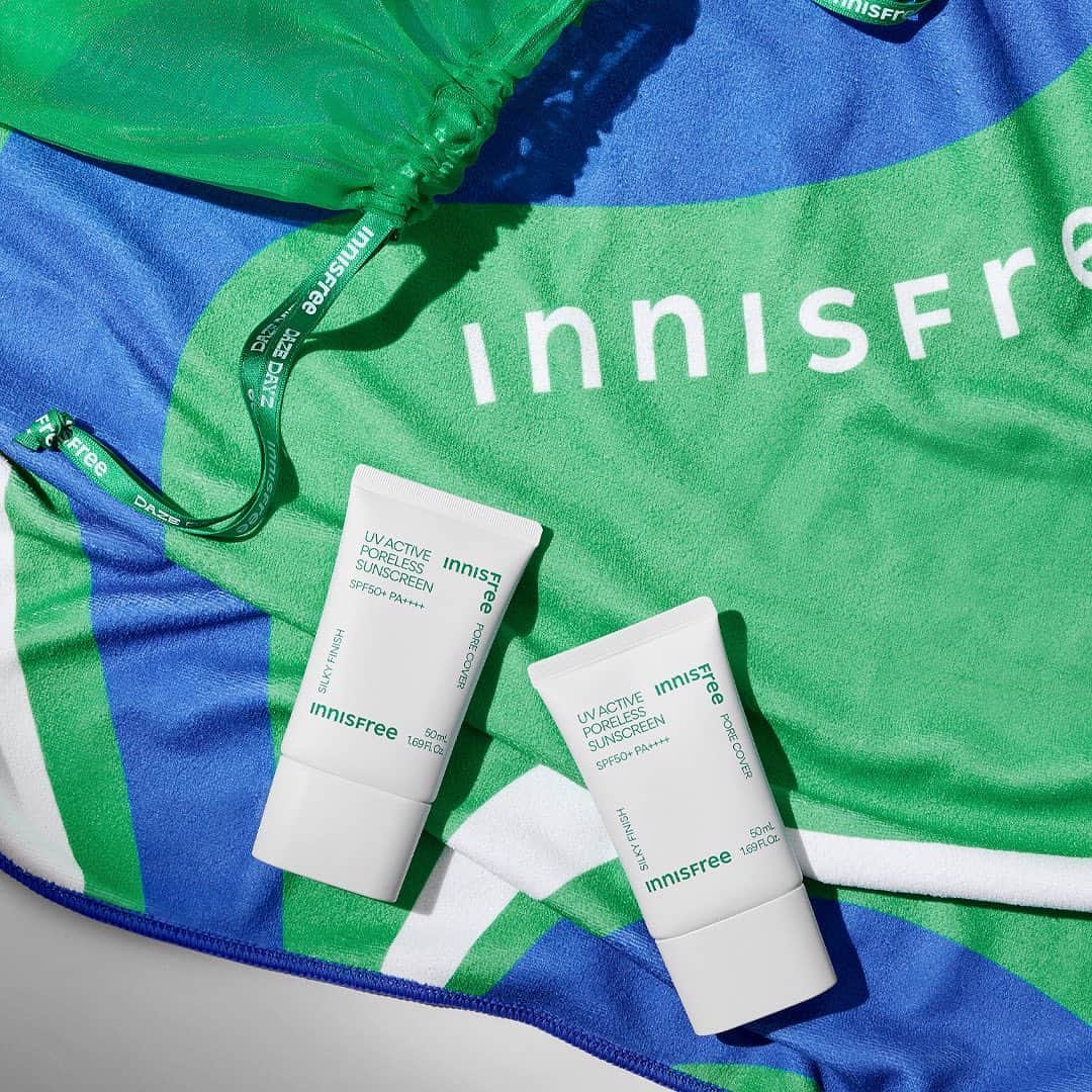 innisfree official (이니스프리) さんのインスタグラム写真 - (innisfree official (이니스프리) Instagram)「ㅤㅤㅤ [GREEN WAVE] SUMMER EDITION PACKAGE  서머 에디션 패키지로 액티브한 여름 나기  폭발적인 인기로 품절되었던 그린 웨이브 비치타월이 다시 돌아왔습니다👏🏻  만능 선 케어템 ‘유브이 액티브 포어리스 선스크린’ 애프터 선 케어템 ‘비타C 잡티 토닝 세럼’ 그린 웨이브 비치타월 & 오간자 파우치까지 여름철 물놀이 준비템을 알차게 담은 서머 에디션 패키지 2종을 소개합니다.  🌊SUMMER EDITION PACKAGE #포어리스선 스페셜 패키지 : 포어리스 선 50ml x 2개  + 데이즈데이즈 비치타월 + 오간자 파우치 #여름잡티 스페셜 패키지 : 비타C 잡티 토닝 세럼 30ml  + 포어리스 선 50ml + 데이즈데이즈 비치타월 + 오간자 파우치 (7월 1일부터 한정 수량으로 판매합니다.)  Indulge in an active summer with our remarkable Summer Edition Package.  By popular demand, the much-loved Green Wave Beach Towel has made its return after being sold out everywhere👏🏻   Introducing two types of summer edition packages, packed full of items for summer water activities. The packages include an all-around sun care item, the 'UV Active Poreless Sunscreen,' and an after-sun care item, the 'Vitamin C Green Tea Enzyme Brightening Serum.' And you will also receive the Green Wave Beach Towel and an Organza Pouch.   🌊SUMMER EDITION PACKAGE #PorelessSun Special Package : Includes 2 x 50ml Poreless Sunscreen + DAZEDAYZ Beach Towel + Organza Pouch #SummerBlemishes Special Package : Includes 30ml Vitamin C Green Tea Enzyme Brightening Serum + 50ml Poreless Sunscreen, DAZEDAYZ Beach Towel + Organza Pouch (These packages will be available for sale in limited quantities starting from July 1.)」6月30日 19時02分 - innisfreeofficial