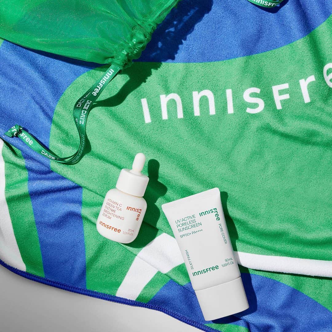 innisfree official (이니스프리) さんのインスタグラム写真 - (innisfree official (이니스프리) Instagram)「ㅤㅤㅤ [GREEN WAVE] SUMMER EDITION PACKAGE  서머 에디션 패키지로 액티브한 여름 나기  폭발적인 인기로 품절되었던 그린 웨이브 비치타월이 다시 돌아왔습니다👏🏻  만능 선 케어템 ‘유브이 액티브 포어리스 선스크린’ 애프터 선 케어템 ‘비타C 잡티 토닝 세럼’ 그린 웨이브 비치타월 & 오간자 파우치까지 여름철 물놀이 준비템을 알차게 담은 서머 에디션 패키지 2종을 소개합니다.  🌊SUMMER EDITION PACKAGE #포어리스선 스페셜 패키지 : 포어리스 선 50ml x 2개  + 데이즈데이즈 비치타월 + 오간자 파우치 #여름잡티 스페셜 패키지 : 비타C 잡티 토닝 세럼 30ml  + 포어리스 선 50ml + 데이즈데이즈 비치타월 + 오간자 파우치 (7월 1일부터 한정 수량으로 판매합니다.)  Indulge in an active summer with our remarkable Summer Edition Package.  By popular demand, the much-loved Green Wave Beach Towel has made its return after being sold out everywhere👏🏻   Introducing two types of summer edition packages, packed full of items for summer water activities. The packages include an all-around sun care item, the 'UV Active Poreless Sunscreen,' and an after-sun care item, the 'Vitamin C Green Tea Enzyme Brightening Serum.' And you will also receive the Green Wave Beach Towel and an Organza Pouch.   🌊SUMMER EDITION PACKAGE #PorelessSun Special Package : Includes 2 x 50ml Poreless Sunscreen + DAZEDAYZ Beach Towel + Organza Pouch #SummerBlemishes Special Package : Includes 30ml Vitamin C Green Tea Enzyme Brightening Serum + 50ml Poreless Sunscreen, DAZEDAYZ Beach Towel + Organza Pouch (These packages will be available for sale in limited quantities starting from July 1.)」6月30日 19時02分 - innisfreeofficial