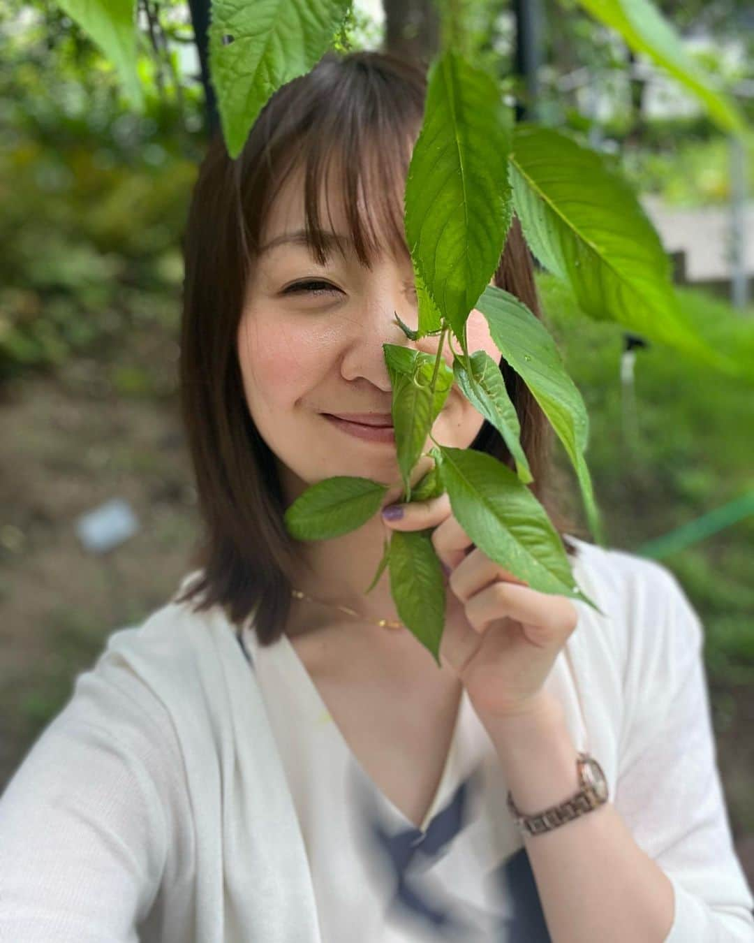 山田友美のインスタグラム：「今日で2023年半分おしまい🤗💦 早いね。 残りの半年、大切に積み重ねたいなあ。  今日私は半年間やってきたあることが終わっちゃいました！ うれしさみしいきもち。  気持ち新たに心軽く過ごしてこう🕊💕  #さようなら#上半期#こんにちは #下半期#フリーアナウンサー#アナウンサー#山田友美」