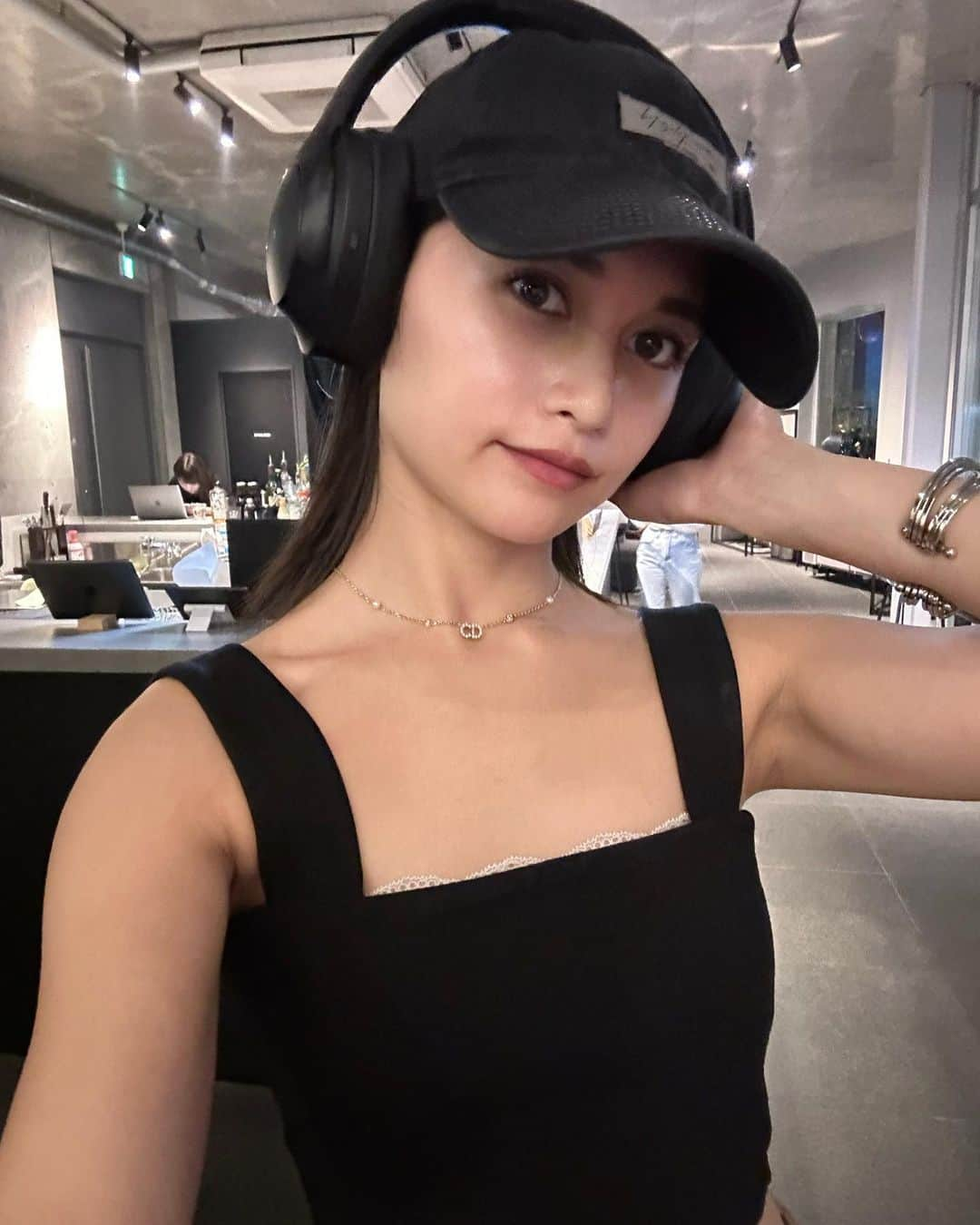 西山乃利子のインスタグラム：「Use Headphones 🌝  SHEIN Summer Sale launch day starting from today!  Save money. Live in style!  ▼クーポン情報 割引率：お買い上げ金額1～5,999円まではセール価格より15%OFF、6,000円以上は20%OFFが適用される。 利用期限：公開日〜9月末日 クーポンコード：SMP7215  ▼商品ID 14183263 13439116  #saveinstyle #SHEIN #SHEINpartner」