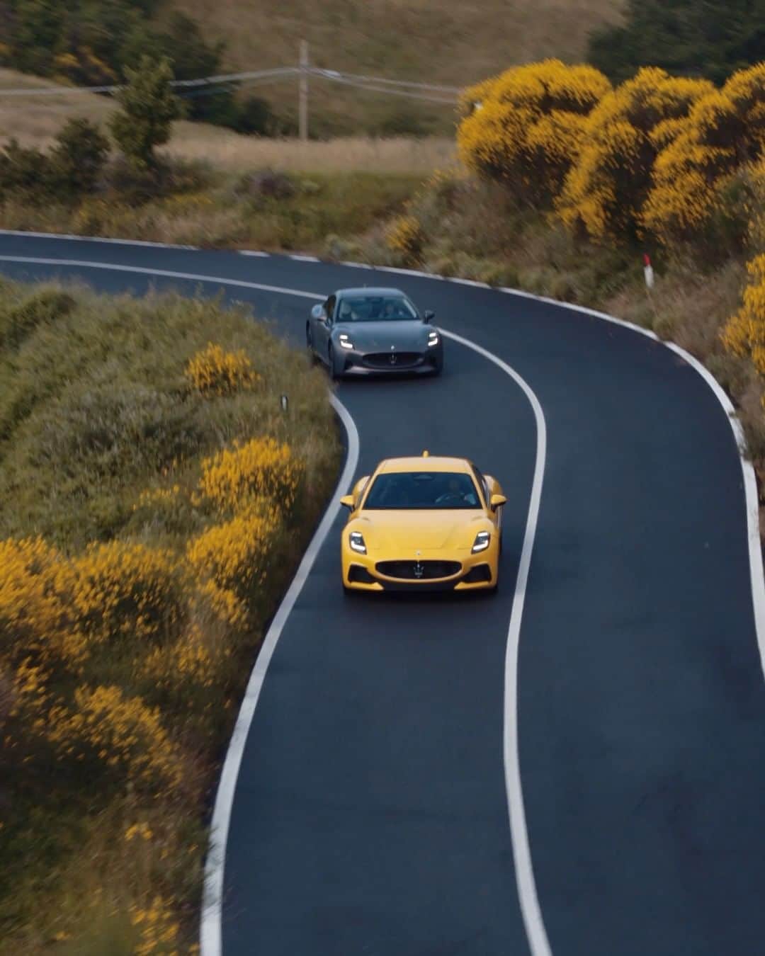 Maserati Japan | マセラティ ジャパンのインスタグラム：「「旅の仲間たち」。 まもなく公開される@ferzanozpetek によるマセラティの短編フィルムの予告編。 家族の絆、自動車への情熱、人生のシンフォニーを描いたイタリア全土の感動的な旅の映像のイントロを味わってください。  #Maserati #マセラティ #MaseratiJapan #マセラティジャパン」