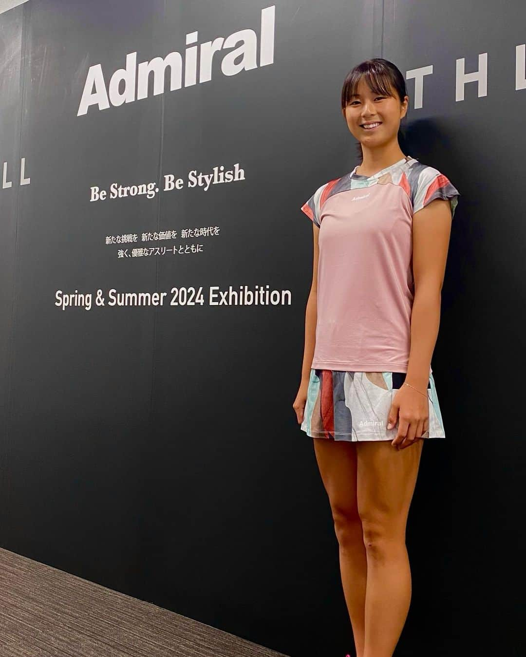 佐藤久真莉のインスタグラム：「Admiral Spring&Summer 2024 Exhibitionに行ってきました。⁣ 可愛いデザインが沢山あって着るのがとても楽しみです👗⁣ 皆さまお楽しみに！⁣ ⁣ ⁣ ⁣ ⁣ #テニス⁣ #テニス女子⁣ #テニスウェア ⁣ #プロテニスプレイヤー ⁣ #スポーツ ⁣ #スポーツウェア ⁣ #スポーツ女子 ⁣ #武内総合会計⁣ #富士薬品 ⁣ #アドミラルアスレ⁣ #吉田歯科クリニック ⁣ #ヨネックス ⁣ #professionaltennis ⁣ #tennis ⁣ #tennisgirl ⁣ #tennisplayers ⁣ #sports ⁣ #admiral」