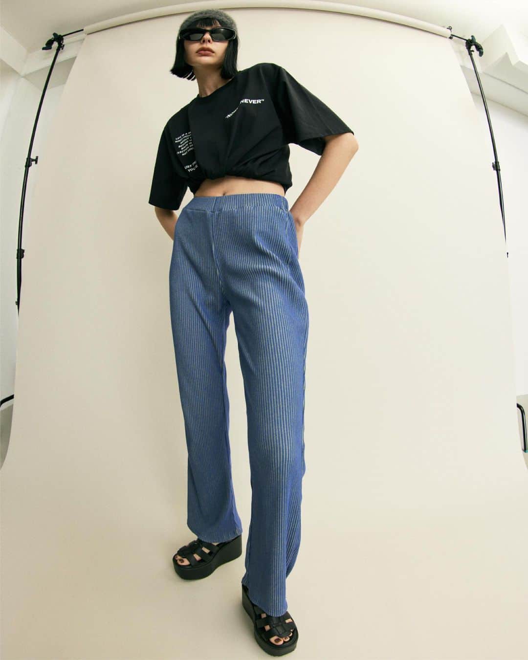 のインスタグラム：「【SLY】 SUMMER RECOMMEND SET _____________________________________________ 対象のトップスとボトムスのセット購入で トップスが2,000円OFF！  キャンペーン期間：6/30(金)〜7/18(火)11:59  ☑︎OVER SIZE MESSAGE T/SH (030GAR90-0160) O/WHT,BLK,YEL,GRY ㅤㅤㅤㅤㅤㅤㅤㅤㅤㅤㅤㅤㅤ ☑︎MANY WAY T/SH (030GAA80-0090) WHT,L/BLK,TQ ㅤㅤㅤㅤㅤㅤㅤㅤㅤㅤㅤㅤㅤ ☑︎BI COLOR RIB CUT PT (030GAZ81-0320) M/WHT,BLK,M/BLU ㅤㅤㅤㅤㅤㅤㅤㅤㅤㅤㅤㅤㅤ ☑︎BACK SLIT KNIT SK (030GAZ71-0310) IVOY,BLK,RED,TQ _____________________________________________ #SLY #SLY_fav #SHELTTERWEBSTORE #SWS」