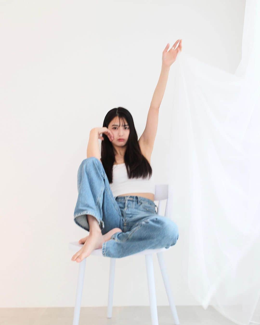 のインスタグラム：「少しばかりのご報告。  6月30日を持ちまして お世話になりました  maeveを円満に退社致しました！  モデルとしてひよっこな私に 沢山色々な経験や勉強をさせて下さり 本当に感謝しています。  引き続き業務提携しながら 広告のお仕事等頑張っていきますので宜しくお願い致します。  業務提携とはいいますが フリーでの活動にはなります。  30代に入るまでに 土台作りを頑張ろうと思っておりますので モデルの仕事他に自分の可能性を捨てず 芸能活動等していければと思っております！  出会いを大切に 私に向き合ってくれる人達に ご恩を倍返しできるように そして応援してくださる方々を大切に！  頑張りまっす🔥🔥🔥  #model #モデル事務所 #モデル活動  #フリーモデル #広告モデル #ファッションモデル #ビューティーモデル  #ブライダルモデル #ポートレート撮影」