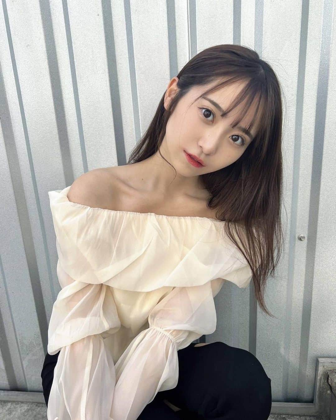 かとゆりのインスタグラム：「最近の洋服さんたち👗  白か黒の服が圧倒的に多い🥺🥺  SHEINではじめて買い物したんだけど、想像より可愛いの多くてびっくりした！！ オススメすぎる🥲❤️‍🔥  今ならクーポンコード：katoyuri でお買い上げ金額5,999円までの購入でセール価格より15%OFF、6,000円以上は20%OFFになるみたい！✨ 利用期限 9/30まで  1枚目 tops:商品番号ID 12704652  2枚目 tops:商品番号ID 14769774  3枚目 onepiece:商品番号ID 15344981  @shein_japan #SHEIN #SHEINforALL」