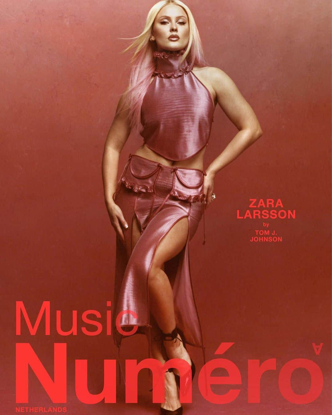 ザラ・ラーソンのインスタグラム：「Multi-platinum pop icon Zara Larsson continues to quietly make history and break records. Swedish Grammy, BRIT and MTV EMA award-winner and nominee dropped her new single 'End Of Time' this May. It’s the second preview of the Scandinavian star’s new era to follow hit single 'Can’t Tame Her'. Zara will be also making her acting debut in Netflix’s upcoming 2024 film 'A Part Of You'. ❤️  Talent: Zara Larsson @zaralarsson Photographer: Tom J. Johnson @tomjjohnsonphoto Stylist: Thomas George Wulbern @thomasgeorgewulbern Hair: Ross Kwan @ A-Frame Agency using Oribe and Bleach London @rosskwan @aframe_agency @oribe @bleachlondon Make-up: Aimée Twist using Simihaze Beauty @aimeetwistartistry @simihazebeauty Photography assistant: Kiera Simpson @kiers Styling assistants: Savannah Jones & Lacie Gittins @savannahmjones @laciegittins Editor: Timi Letonja @timiletonja Interview: Jana Letonja @janaletonja Cover design: Arthur Roeloffzen @arthurroeloffzen   #zaralarsson #NumeroNetherlands #music #fashion #NumeroDigital」