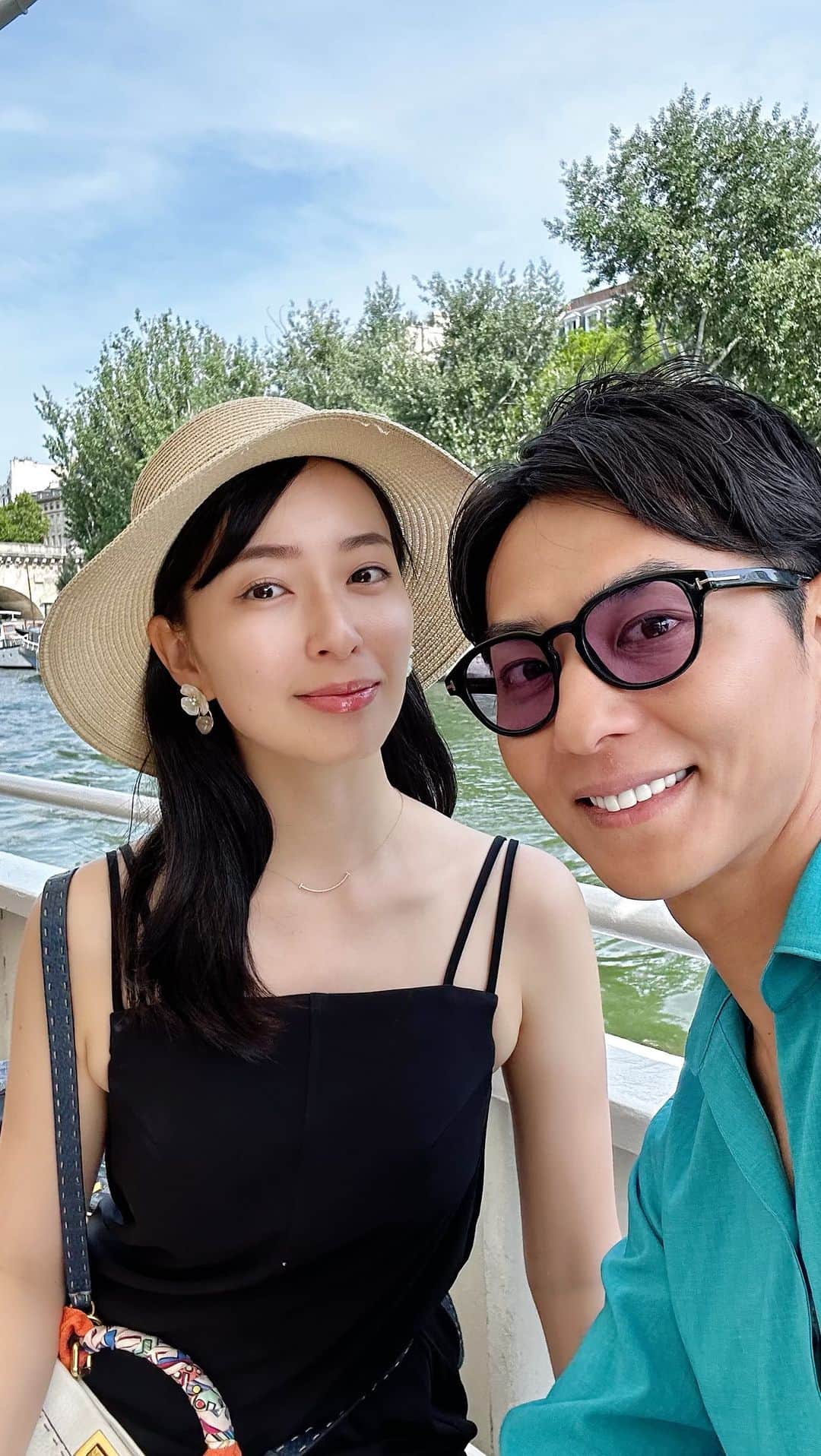 岩間恵のインスタグラム：「朝からセーヌ川でクルーズデート🚢✨ Vedettes de Paris 発着場はエッフェル塔の真下です⚓️  エッフェル塔→ルーブル美術館→オルセー美術館→ノートル・ダム大聖堂が観れます✌️  1時間のクルーズ後はモンマルトル美術館へ🚌 中の展示品も素晴らしいのですが、何よりも庭で過ごす時間が気持ちよくタイムスリップした気分を味わえました♪  @explorefrance  #explorefrance」